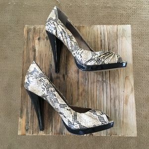 Steve Madden Snakeskin Peeptoe, Sz 7